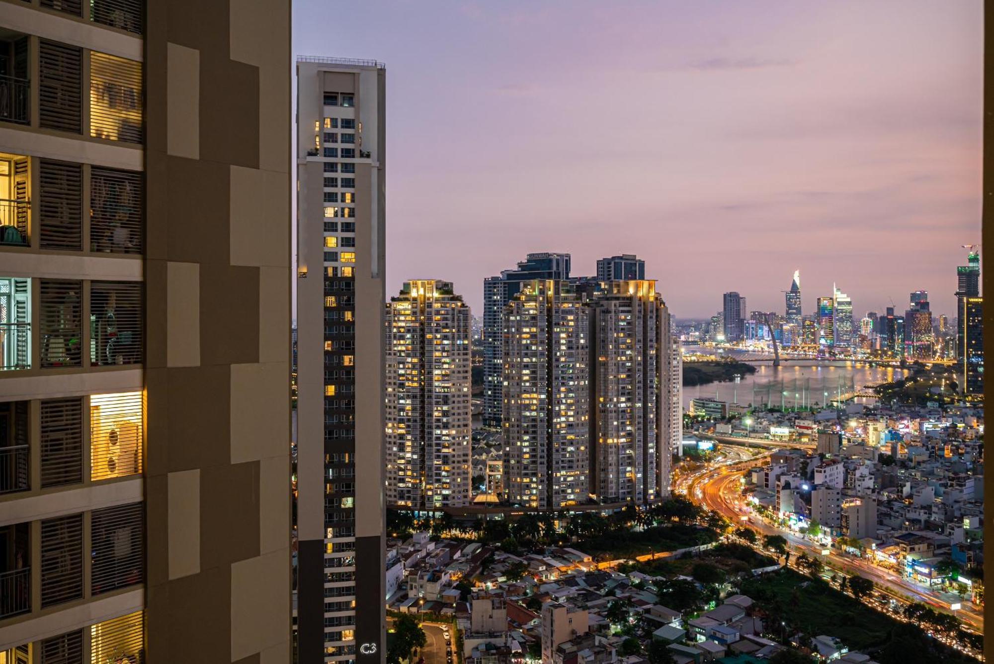 Luxury Apartment At Vinhomes Central Park Хошимин Екстериор снимка