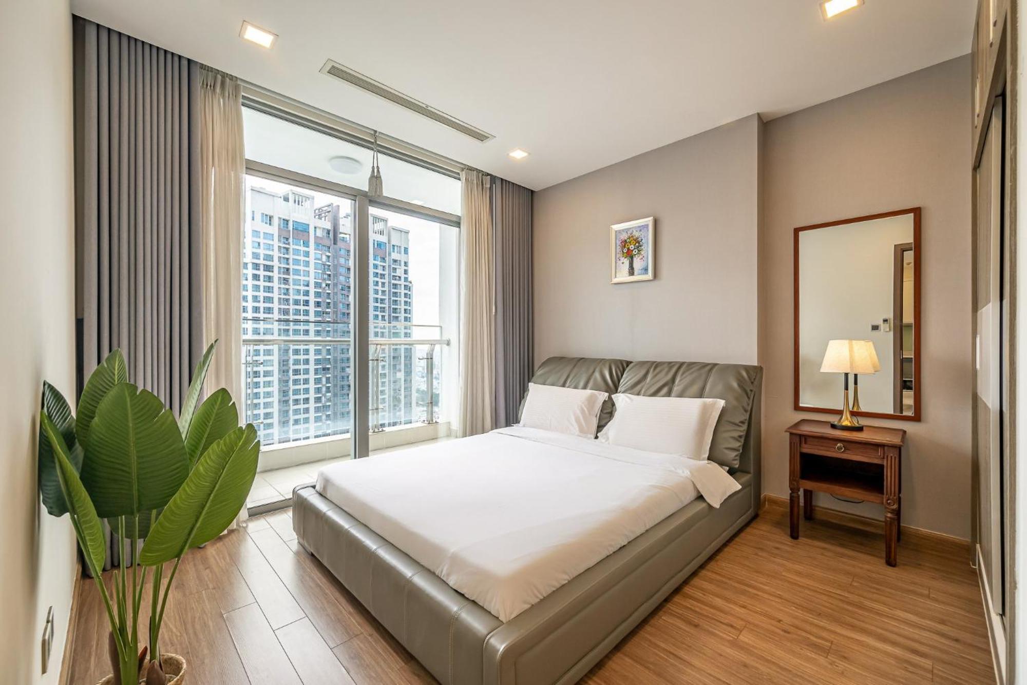 Luxury Apartment At Vinhomes Central Park Хошимин Екстериор снимка