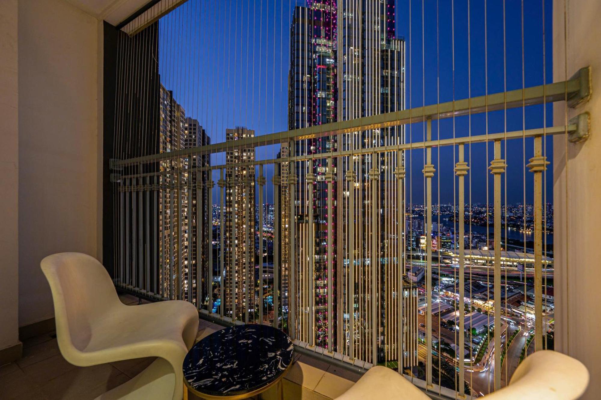 Luxury Apartment At Vinhomes Central Park Хошимин Екстериор снимка